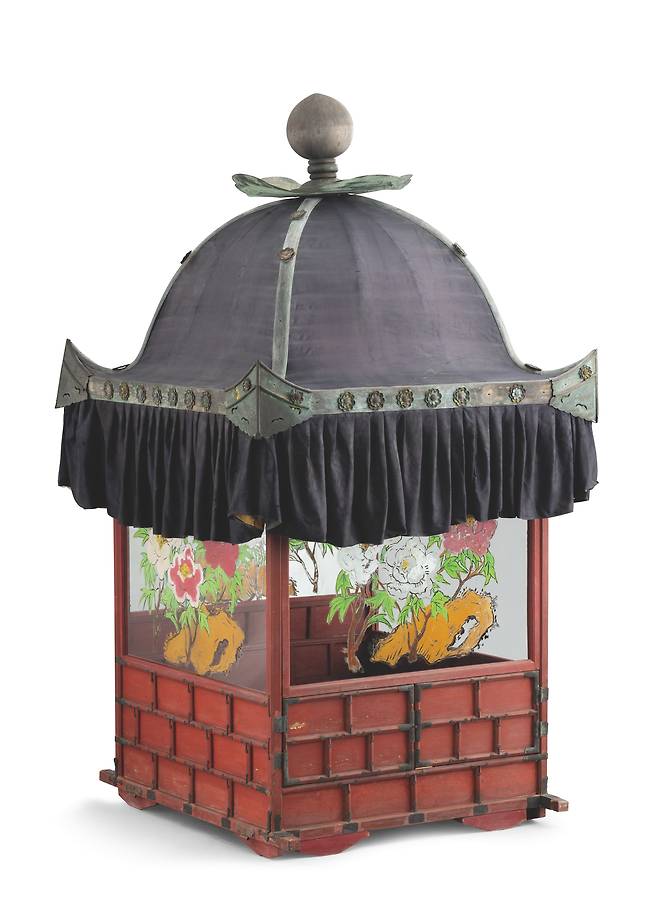 유리창에 모란을 그린 가마