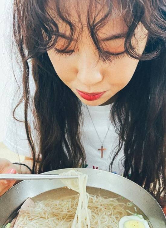 On June 6, Lee Sun-bin released several photos on his instagram without any phrase.The photo shows Lee Sun-bin eating cold noodles.In the ensuing photo, Lee Sun-bins cute look around the toy store with curious eyes attracts attention.Choi Siwon, who saw Lee Sun-bins article, responded, It is a foul ...  and Lee Sun-bin said, Suddenly, cold noodles?Meanwhile, Lee Sun-bin has been in public for four years with Actor Lee Kwang-soo.Photo: Lee Sun-bin Instagram