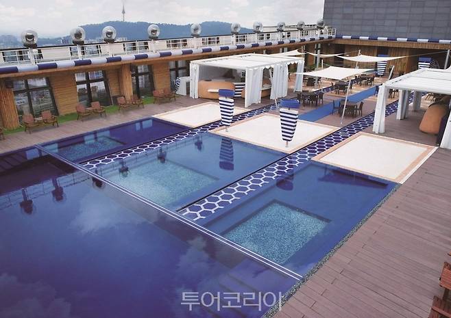 서울드래곤시티 루프탑 수영장 스카이 비치