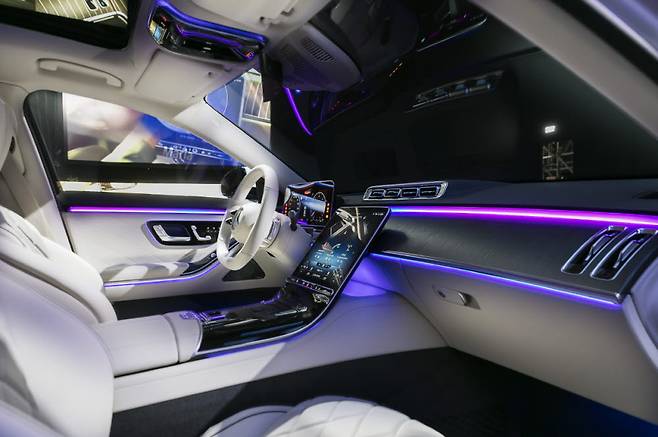 메르세데스-벤츠 S클래스 실내.