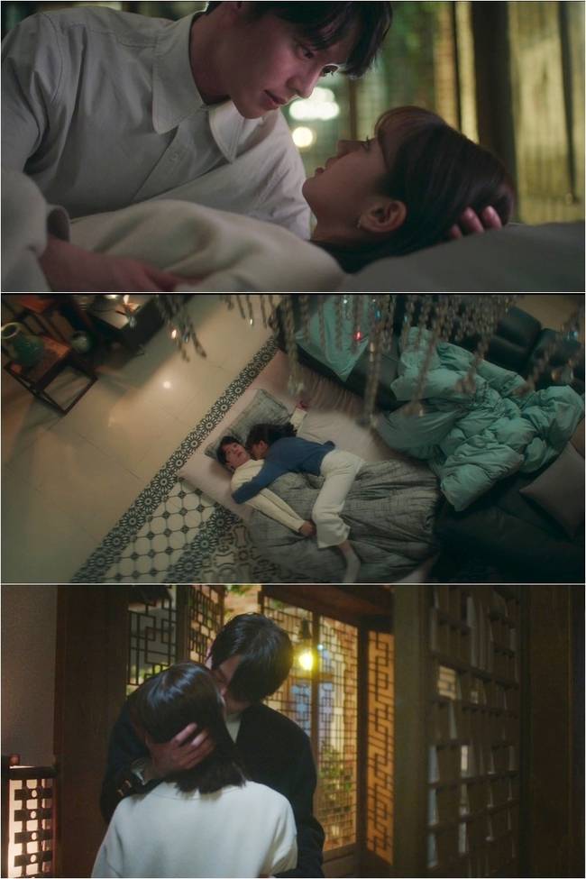 In TVN My Roommate Is a Gumiho, Jang Ki-yong - Lee Hye-Ris second cohabitation begins in earnest.My Roommate Is a Gumiho (hereinafter referred to as Kang Dong-geo) (directed by male actor/playplayplayplayback Sun-woo, Choi Bo-rim/production studio dragon, JTBC studio) is an inhuman romantic comedy that 999-year-old Koo Mi-ho and Kool Nana are living together due to the Fence beads of human beings these days.In the last broadcast, Lee Hye-Ri learned the secret of the fox bead, which even Shin Woo-yi does not know.In order for Gumi to become a human being, it was not necessary to collect human regularity, but to have humanity by himself.In the ending, Fence suddenly declared his cohabitation with Woo-yi, saying, I will make some old people.As a result, there is a growing interest in whether Woo-yi can become a human being with the help of Fence, and whether the romance of the two will meet a happy ending.In the meantime, the 14th trailer, which shows the life of Woo-yi and Fences re-start living together, is revealed and amplifies expectations.In the preliminary video, from the first day of cohabitation, Woo-yi and Fence, who have been sleeping side by side, and the kisses of the fisherman and the passion kisses continue to explosion.Especially, it is said that I think it will be really dangerous from now on and it contains the appearance of Woo-yi who knocks Fence down on the bed.Expectations are rising for the story of the couples housemates who started again.