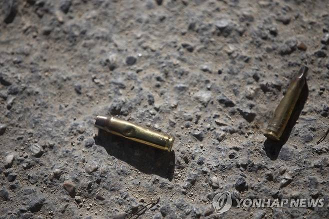 암살된 아이티 대통령 사저 주변서 발견된 탄피  [AP=연합뉴스]
