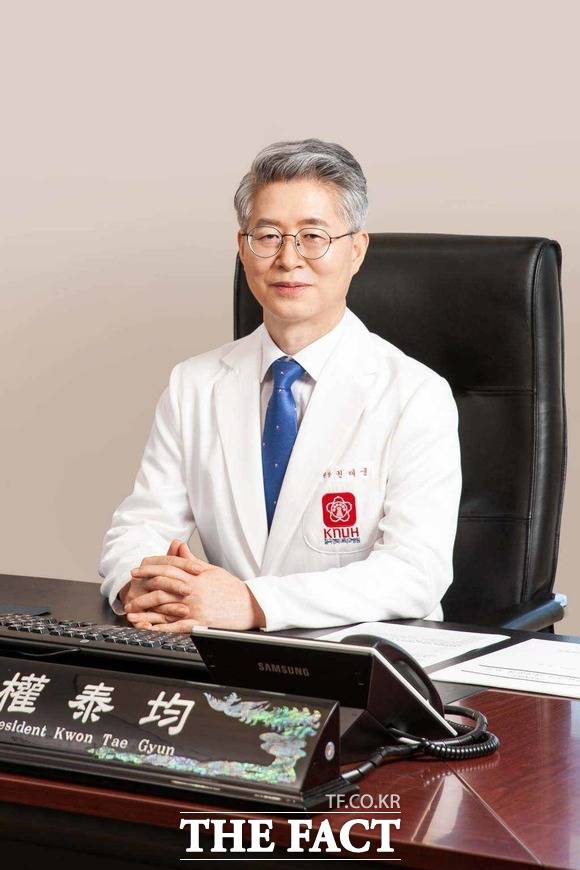 질병관리청은 조선대병원(호남권), 순천향대 부속 천안병원(중부권), 양산 부산대학교병원(경남권) 등 3곳을 권역별 감염병 전문병원으로 선정한데 이어 지난 6월 23일 칠곡경북대학교병원을 경북권 감염병전문병원으로 최종 선정했다. 칠곡경북대학교병원 권태균 병원장 / 칠곡경북대학교 병원 제공