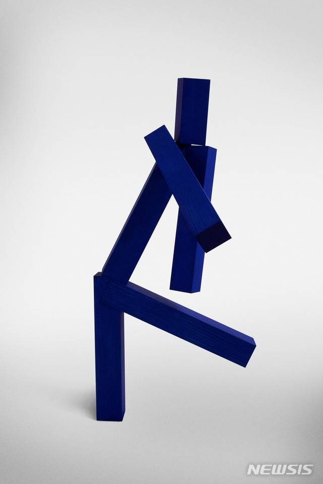 [서울=뉴시스] untitled, 2021wood and oil paint18-3/8" × 9-7/8" × 7-1/2" (46.7 cm × 25.1 cm × 19.1 cm)No. 78117Photo by Jonathan Boyd; Wilson Santiago© Joel Shapiro / Artists Rights Society (ARS), Courtesy Pace Gallery