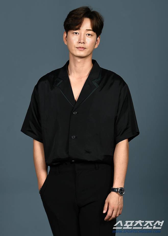 배우 이현욱이 1일 스포츠조선과의 인터뷰에 앞서 포즈를 취하고 있다. 박재만 기자 pjm@sportschosun.com/2021.07.01/