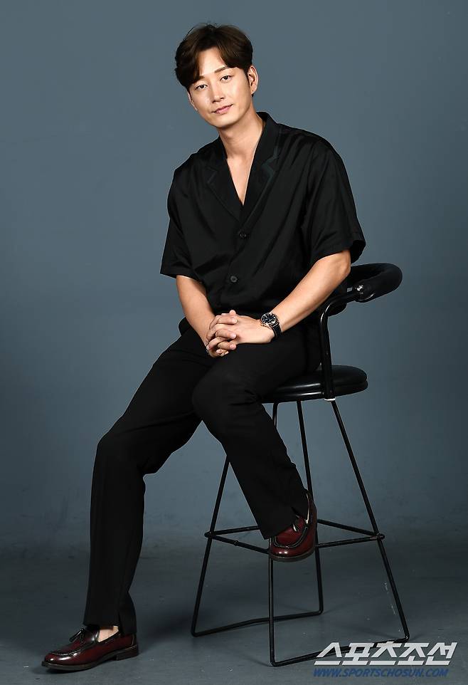 배우 이현욱이 1일 스포츠조선과의 인터뷰에 앞서 포즈를 취하고 있다. 박재만 기자 pjm@sportschosun.com/2021.07.01/
