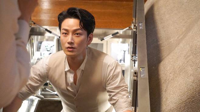 배우 이현욱. 매니지먼트에어 제공