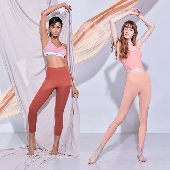 안다르의 제품 화보 컷