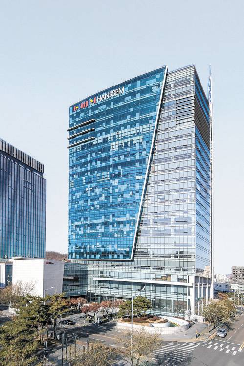 IMM agrees to buy an estimated 30 percent of Hanssem