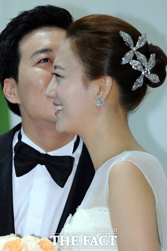 "두 아이가 가장 소중한 결실이 된 것같다." 장윤정은 2013년 6월 KBS 도경완 아나운서와 결혼했다. 당시 2살 연하의 아나운서-가수 커플로 세간의 주목을 받았다. /더팩트 DB