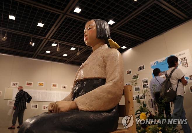 일본에 다시 전시된 소녀상 (나고야=연합뉴스) 이세원 특파원 = 지난 6일 일본 아이치(愛知)현 나고야(名古屋)시의 공공 전시장 
