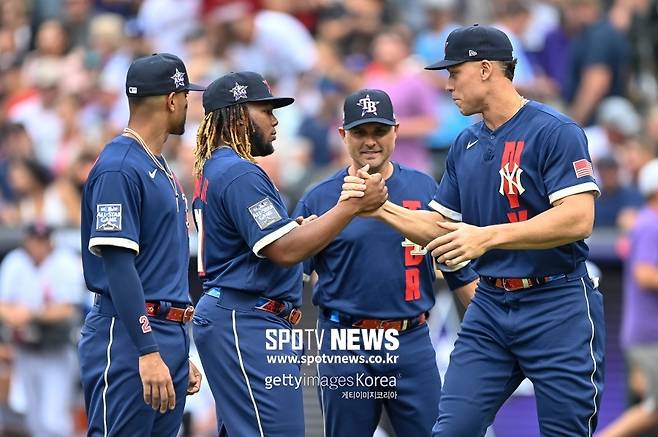 ▲ 올스타전에서 만난 보스턴 잰더 보가츠, 토론토 블라미디르 게레로 주니어, 케빈 캐시 탬파베이 감독, 양키스 애런 저지(왼쪽부터).