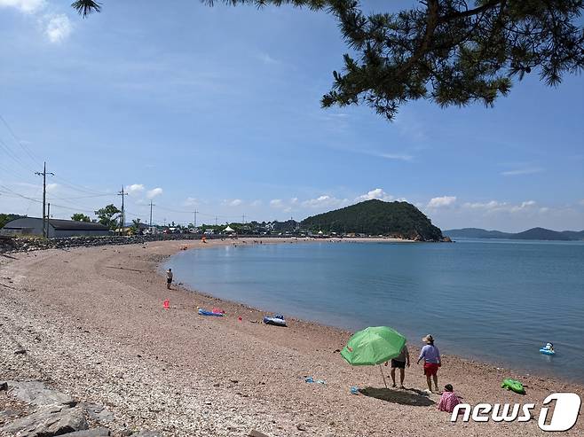 벌천포해수욕장 전경© 뉴스1