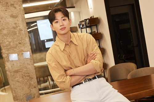 배우 신현승의 A부터 Z까지, 사소한 모든 것을 들여다본다. 사진=씨제스엔터테인먼트