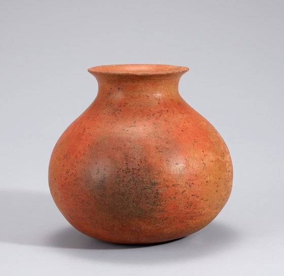 붉은 간토기 청동기시대 점토, 높이 13.4 cm[사진 국립중앙박물관]