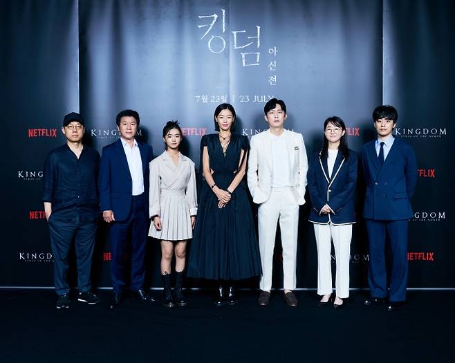 넷플릭스 ‘킹덤: 아신전’의 김성훈 감독과 배우 구교환, 김시아, 전지현, 박병은, 김은희 작가, 구교환. 넷플릭스 제공
