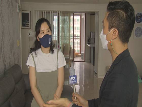 인터뷰 중인 소비자