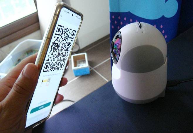 탠플 앱에서 생성된 QR 코드를 카메라에 인식시켜 연결을 완료한다