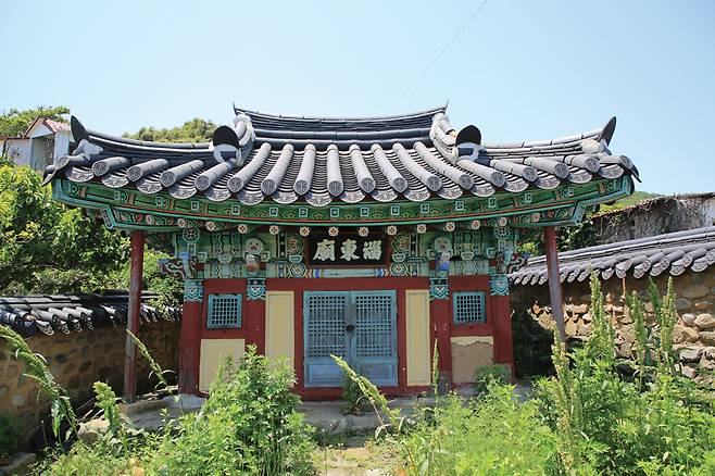 어청도를 발견한 전횡 장군의 제사를 지내는 사당인 치동묘.