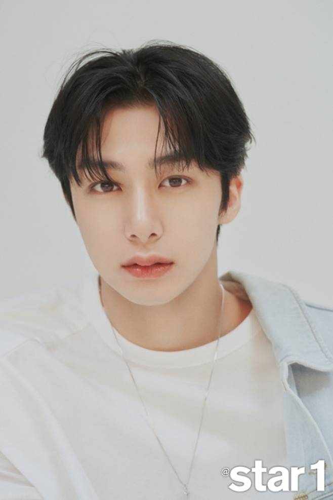 Group Monstarrrr X member Hyungwon has decorated the cover of the August issue.In the picture, Hyeongwon proved the only tear modifier by showing the perfect visual and fresh charm.It is said that during the filming, the cool and chic concept was completely digested and received generous praise from the staff.When asked about what he thought of himself, he said, I dont know, actually, that all six of them have a distinct charm.I dont think I can count one person as a visual manager.Hyeongwon plans to continue his activities through the music drama Replay, Fly; Hyeongwon plays Han Yo Han, a genius dancer who is the main character in the play.Han Yo-han is a student whose dance is his whole life, and is frustrated by the dream of becoming a dancer and joining the dance club Billions to dream of Idol.I love dancing and I have a lot of personality. I remember the days when I was preparing Idol, so I am immersed in Acting. He also showed affection for Monbebe (official fan club name) and Monstarrrr X members, who said of Monbebes: Sometimes, fans seem tougher than we do. It feels like were loved.I am happy because of the powerful fans. As for the members, he said, We can see the members without looking at them. We can pride ourselves on teamwork as the best. We have known each other better than anyone since we have been together for a long time.I know what kind of mind it is, so I feel respect. 