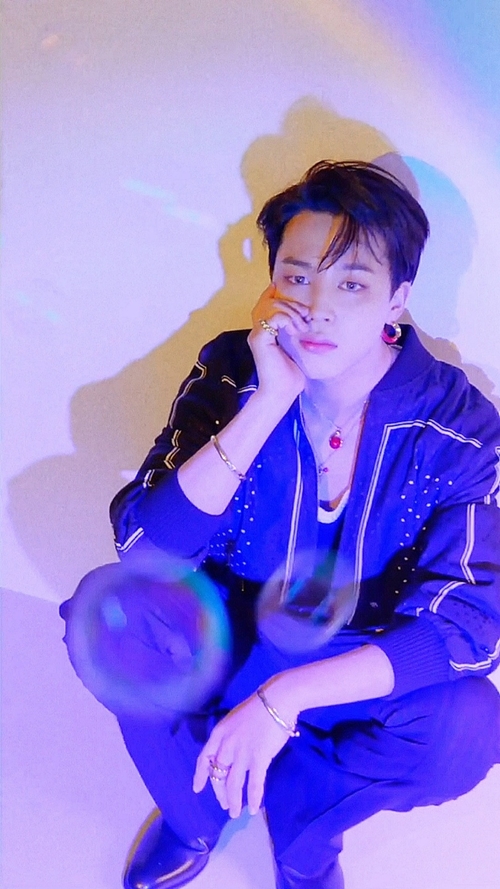 BTS Jimin has heated up SNS with deadly Fascination visualsBTS released visual content for each member of the single album Butter (Butter) through official Instagram and Twitter Inc. at 0:00 on the 22nd.Jimin, who showed one of his foreheads, showed off his global fashionista through a bold accessory that wore a luxury brand Saint Laurent Bomber jacket and made use of points with an intense red pandant necklace.Jimin, who boasts a small face and a full-length feature, has created a sensational atmosphere with unique visuals that show all the beauty of the East and the West, which is praised by artists, and various poses and detailed gestures that change without rest for just 8 seconds.Jimin also captured the public by expressing the lyrics of Butter which were released with the video with a subtle eye that can not be explained as if it were a pure angel or a Fascinational demon, and expressing Let me show you ause talk is chefWhen the video was released, the official Instagram quickly surpassed 2 million views, followed by the shortest one million in the same time, ranked the highest among the members in the Japanese twiffle celebrity rankings, and the keyword PARK JIMIN was trended on Twitter Inc.I got enthusiastic responses such as I was caught in a fatal Jimin eye, When is the endless repetition video that can not be taken off my eyes, Visual, detail genius God Jimin, It is certain that I am taking away my mind whether it is an angel or a demon, On the other hand, BTS, which Jimin belongs to, is making its debut on the Billboards main single chart Hot 100 and is becoming a global popular hit.