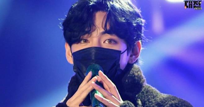 'K팝 대표 비주얼' 방탄소년단 뷔, '마스크 써도 빛나는 남자 아이돌' 1위