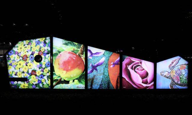 삭막한 도시에서 바다로 나가가는 고래를 표현한 작품 '나라찬'. ⓒ박준규