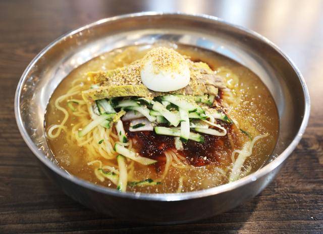 '장원육전밀면' 식당의 밀면. ⓒ박준규