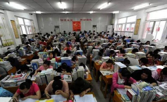 대학수학능력시험 준비를 하는 중국 학생들   연합뉴스