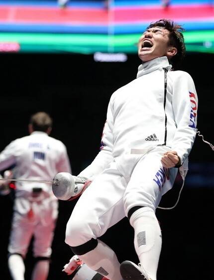 박상영이 2016년 리우데자네이루 바하 올림픽파크 카리오카 경기장에서 열린 펜싱 남자 에페 결승전에서 승리한 뒤 환호하고 있다. 리우데자네이루/올림픽사진공동취재단