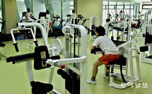 대부분 실버타운은 입주민들의 건강 관리를 위한 설비를 갖추고 있다. 사진은 삼성 노블카운티의 피트니스센터. 동아일보 DB
