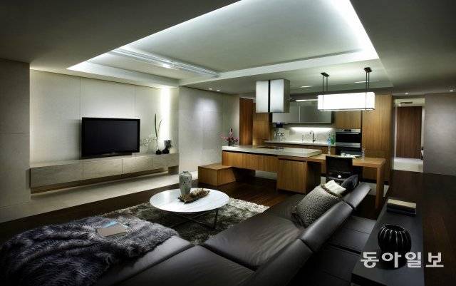 건국대가 ‘최고급 도심형 실버타운’을 표방해 지은 ‘더클래식500’의 거실 내부 모습. 동아일보 DB