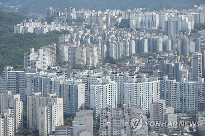 7월 18일 서울 여의도 63스퀘어에서 바라본 서울 아파트. [연합뉴스 자료사진]