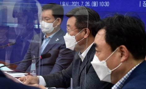 더불어민주당 윤호중 원내대표가 26일 서울 여의도 국회에서 열린 더불어민주당 제주특별자치도 예산정책협의회에서 발언하고 있다.(사진=연합뉴스)