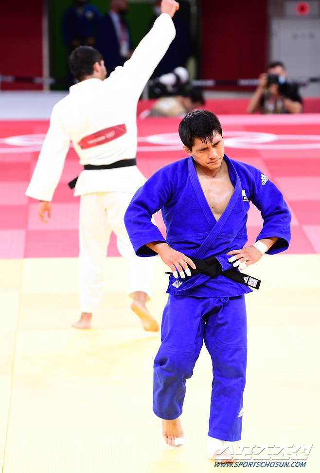 ◇안창림이 26일 도쿄올림픽 유도 남자 73kg급 준결승전에서 샤브다투아슈빌리에 패한 뒤 아쉬워하고 있다. 도쿄=최문영 기자 deer@sportschosun.com
