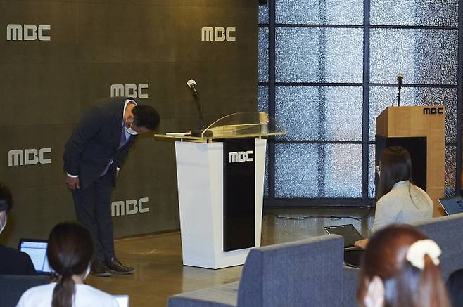 박성제 MBC 대표이사가 2020 도쿄 올림픽 자막 논란에 고개 숙여 사과했다. MBC 제공