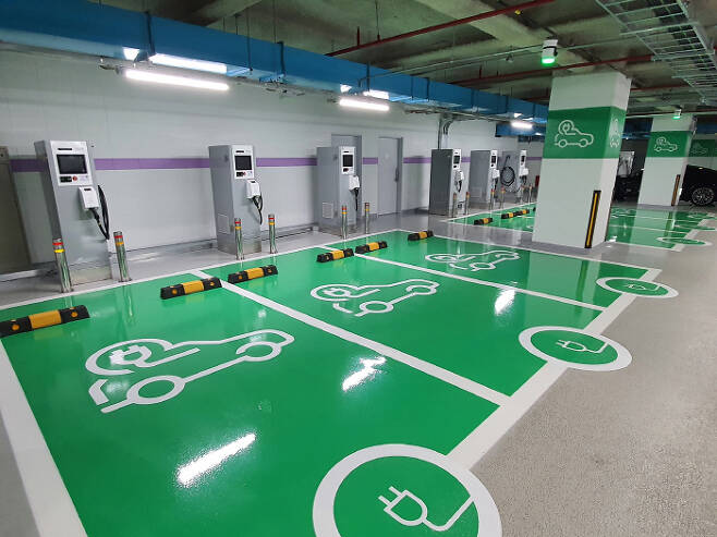 서울 삼성동 무역센터 지하 3층 주차장에 설치된 전기차 충전소의 모습. [사진 제공 = 코엑스]