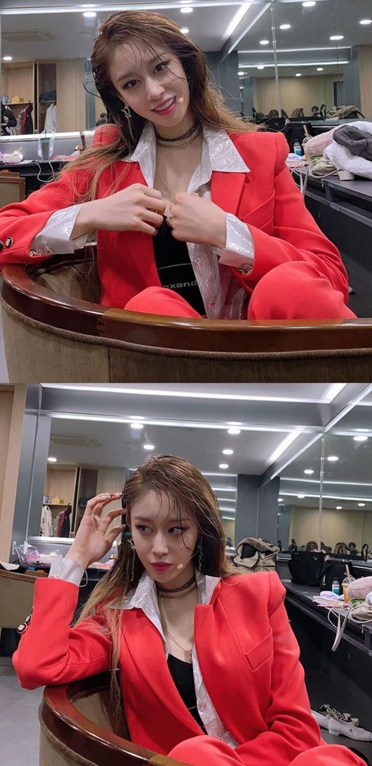 T-ara member Ji-yeon has been talking about the current situation with beautiful looks that still shine.On the 26th, T-ara Ji-yeon posted two photos without comment through his instagram.In the open photo, Ji-yeon is staring at the camera wearing a red suit in what appears to be a broadcast stations waiting room.Cool big eyes and still shining self-luminous beautiful looks attract attention.The fans responded in various ways such as Ji-yeon ~ suit suits well, I am so beautiful, I want to see Bigger Than Life once, and I love Ji-yeon.Meanwhile, Ji-yeon was loved by KBS2 Friday drama Imitation which last week.In addition, the group T-ara, which Ji-yeon belongs to, appeared in the popular corner of SBS YouTube content Civilization Express last year, Hidden Listening (Shidden Listening)ji-yeon Instagram