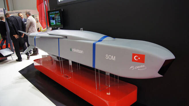 터키 로켓산의 쏨 공대지 미사일