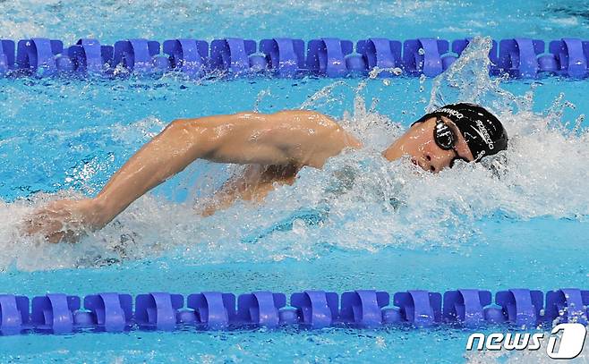 대한민국 수영 황선우가 27일 오전 일본 도쿄 아쿠아틱스센터에서 열린 '2020 도쿄올림픽' 남자 200m 자유형 결승전에서 역영을 하고 있다. 황선우는 7위를 기록해 메달 획득에는 실패했다. 2021.7.27/뉴스1 © News1 이재명 기자