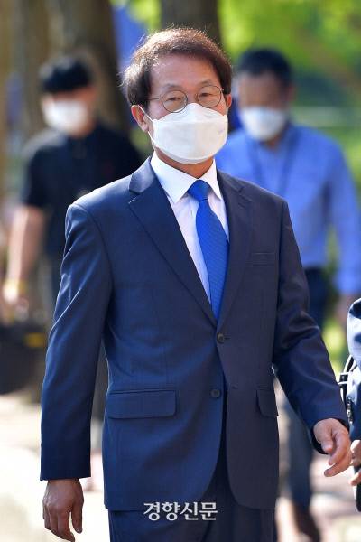‘해직 교사 특혜 채용’ 의혹을 받는 조희연 서울시교육감이 27일 경기 과천시 고위공직자범죄수사처에 출석하고 있다. 사진공동취재단