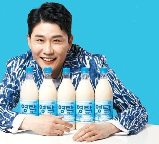 영탁 어머니가 막걸리 회사 예천양조에 갑질을 했다는 주장이 나왔다. 사진l예천양조