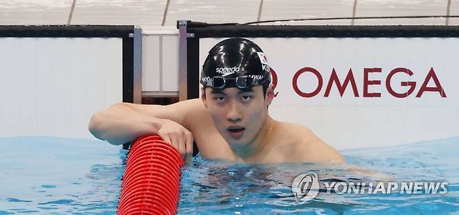 [올림픽] 황선우, 200m 자유형 결승서 7위 (도쿄=연합뉴스) 김인철 기자 = 27일 일본 도쿄 아쿠아틱스센터에서 열린 도쿄 올림픽 수영 남자 자유형 200m 결승전에서 황선우가 기록을 확인한 후 아쉬워하고 있다.
    황선우는 1분45초26의 기록으로 8명 중 7위를 기록했다. 2021.7.27 yatoya@yna.co.kr