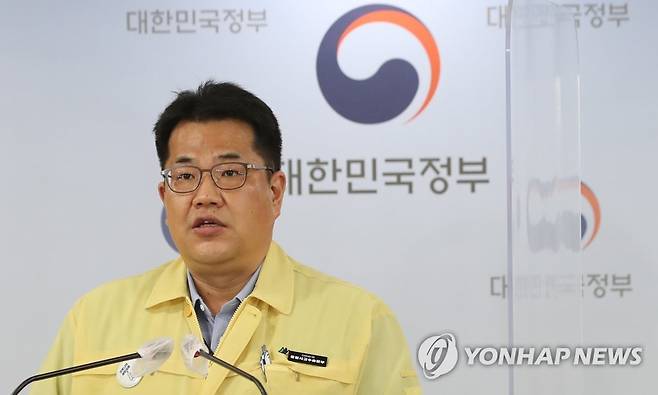 브리핑 중인 손영래 중앙사고수습본부 사회전략반장     [연합뉴스 자료사진]