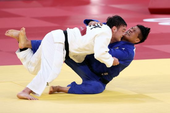 한국 남자 유도 100kg급 대표 조구함 선수(오른쪽). [이미지출처=연합뉴스]