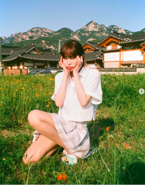 Singer Heize took a pose in an improved hanbokHeize posted several photos on his Instagram on the 29th.Heize in the public photo is staring at Camera with a provocative expression in an improved hanbok.In another photo, he showed off another charm by making a funny look on the grass or making a pose that seemed to smell like flowers.Meanwhile, Heize released her 7th album EP Happen in May.heize SNS