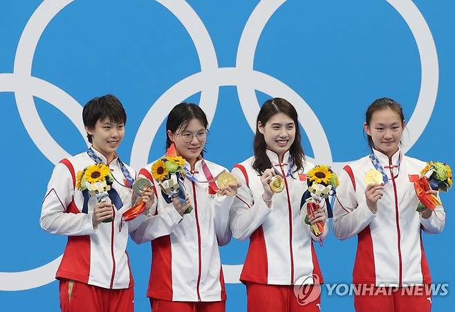 도쿄올림픽 여자 계영 800ｍ 우승을 차지한 중국 대표팀. [신화통신=연합뉴스]