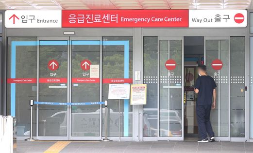 /연합뉴스 40대 응급환자가 병실을 찾아 1시간 동안 헤매다 사망하는 사건이 발생했다. 사진은 서울의 한 응급진료센터 모습으로 본 기사와 관련 없음.