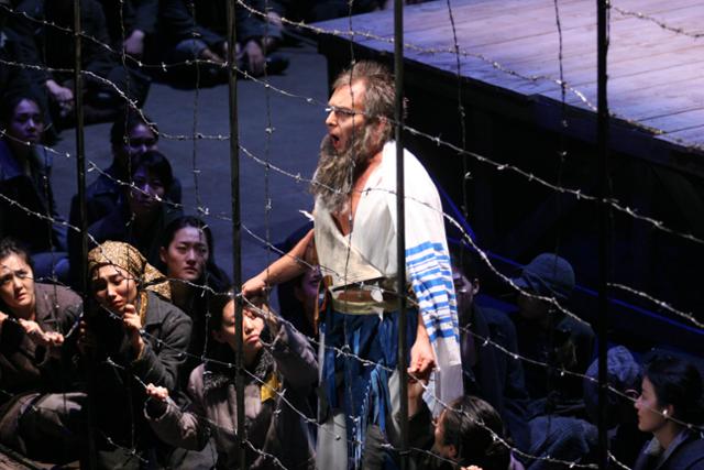 유대인들의 핍박과 민족 해방 정신을 그린 베르디 오페라 '나부코'의 한 장면. 국립오페라단 제공