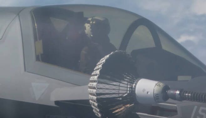 호주 국방부가 이달 29일(현지시간) 공개한 자국 공군 F-35A의 공중급유 장면. [사진=호주 국방부]